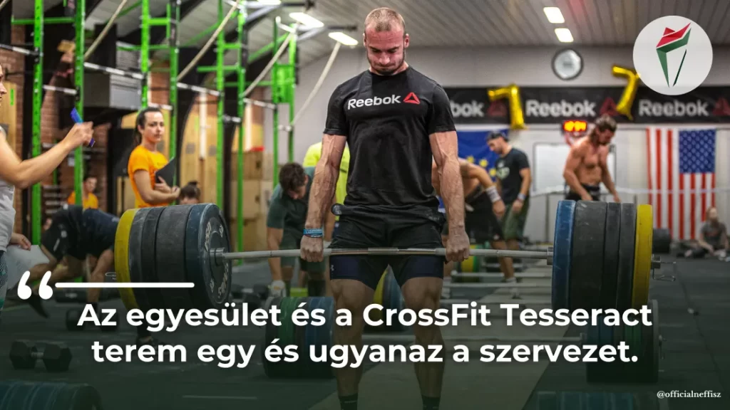 Korlátlan Erő Sportegyesület versenyzője súlyt emel a CrossFit Tesseractban